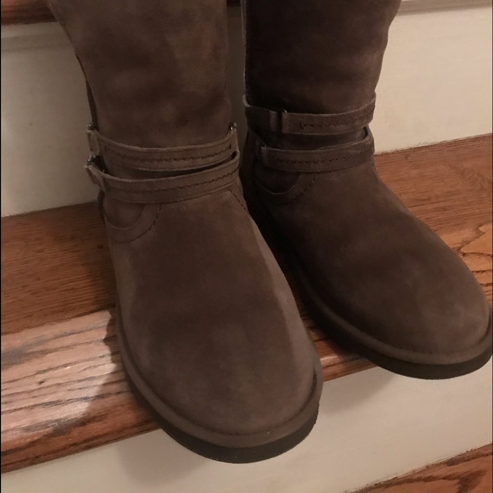 Women’s UGG boots, brown, size 9